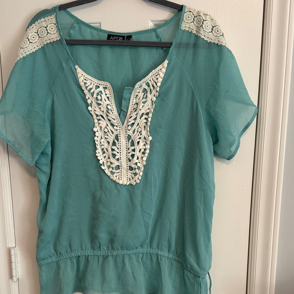 Apt. 9 Teal Short Sleeve Blouse with Cream Crochet Trim